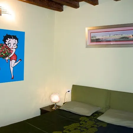 アパート Betty's Hideaway ベルガモ